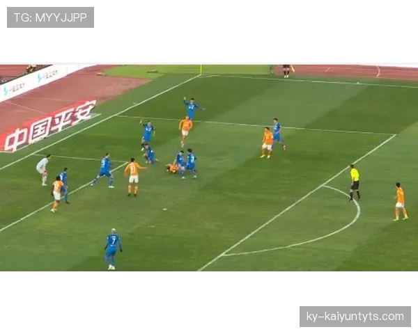 VAR延迟判罚：为何裁判要等进攻结束才吹哨？